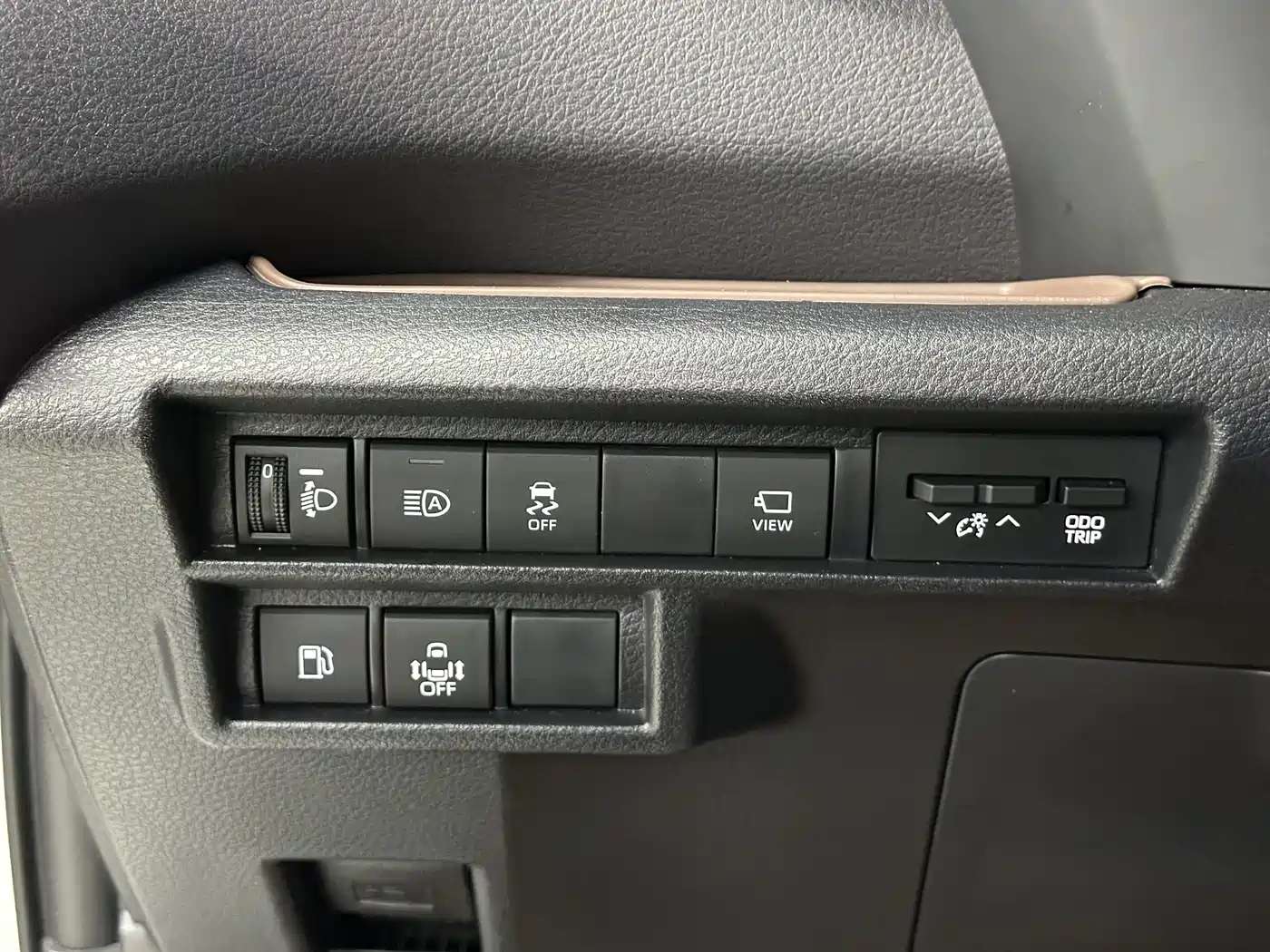 Toyota Granvia 2024 2.5L Hybrid Premium PLUS 4WD Edition фото 34