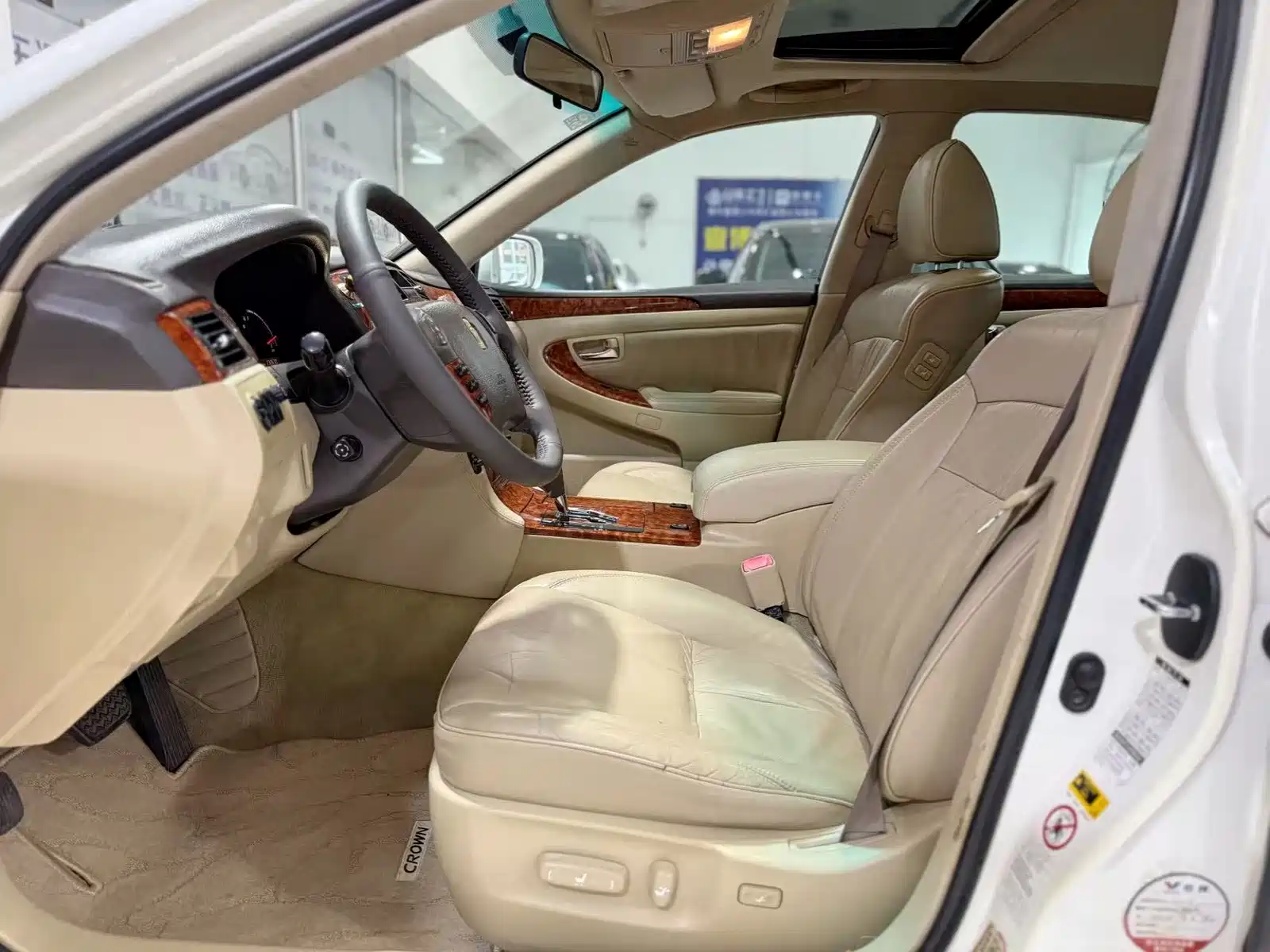Фото 4 - Toyota Crown