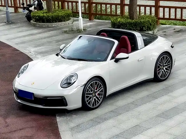Porsche 911 Targa 4 3.0T