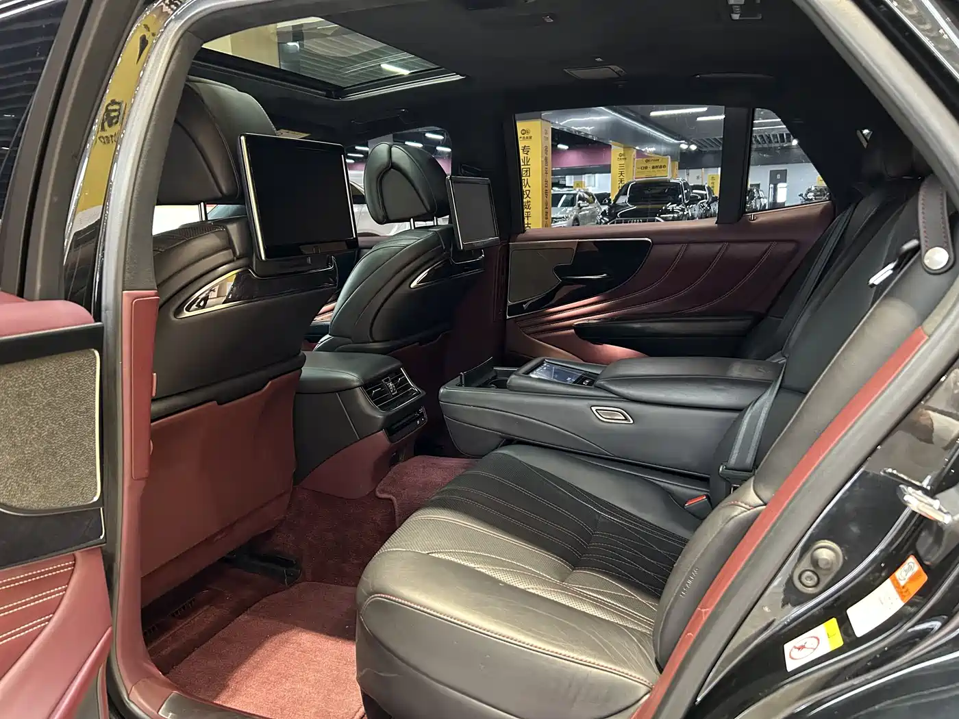 Lexus LS 2018 500h Executive Edition China V фото 17