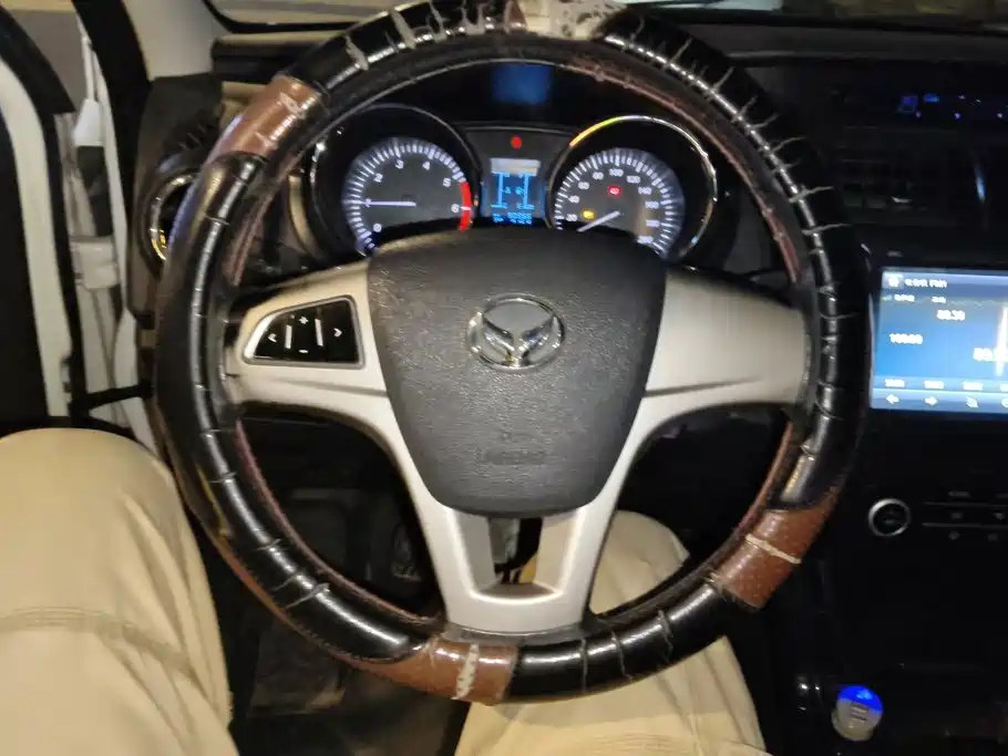 BAIC Huansu S3 2015 2014 1.5L Luxury (China IV)