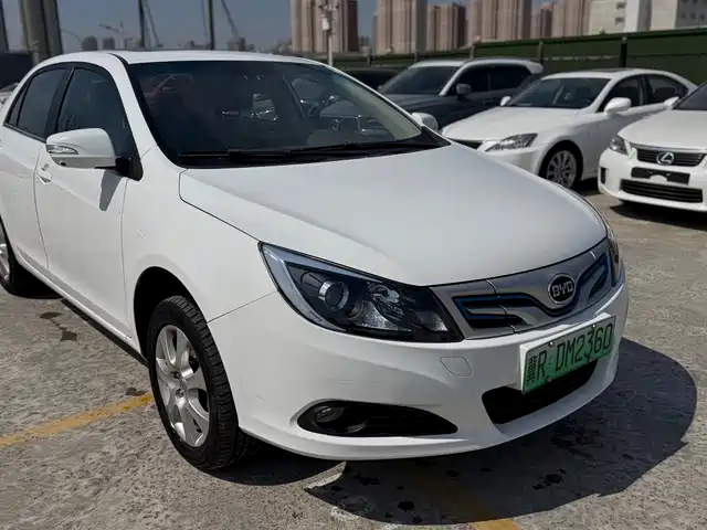 BYD E5