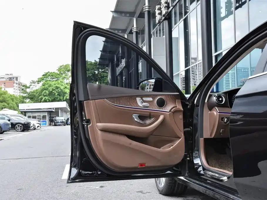 Mercedes-Benz E-Class, миниатюра 13