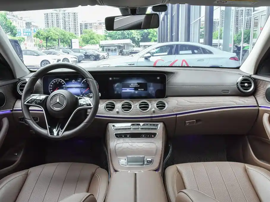 Mercedes-Benz E-Class, миниатюра 18