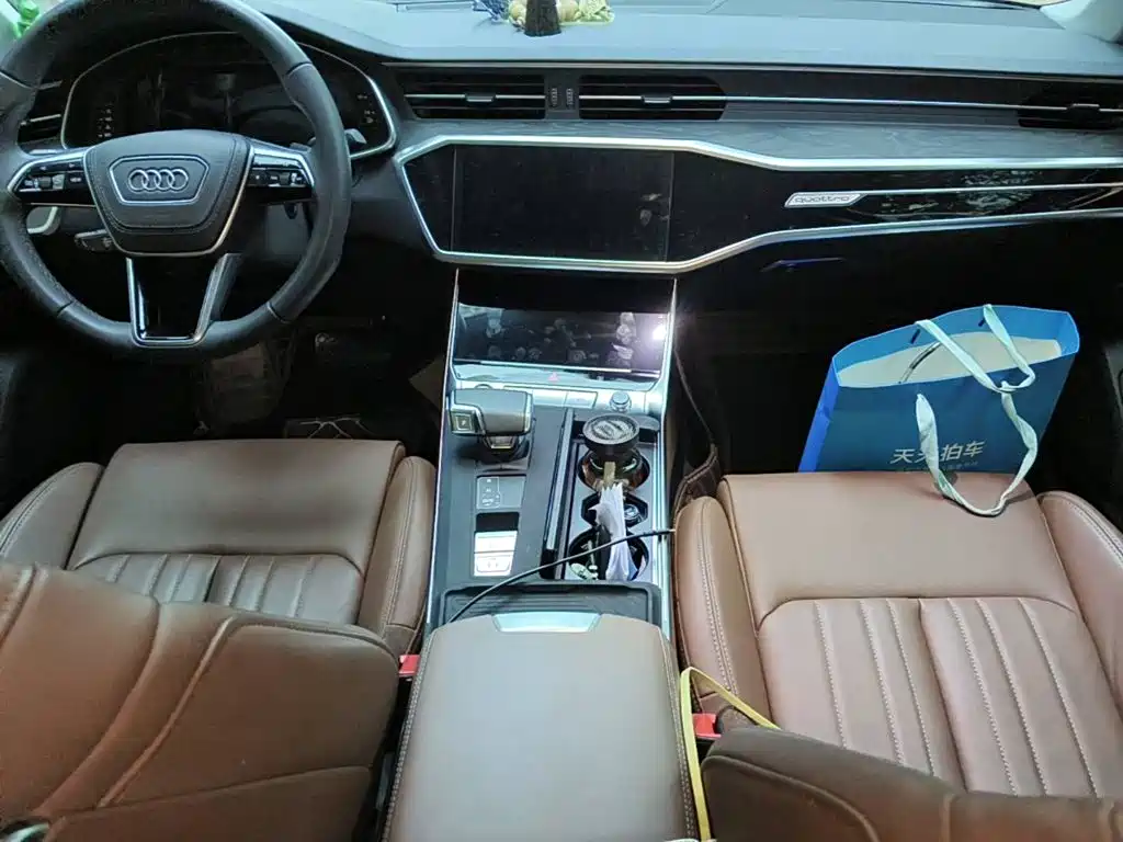 Фото 12 - Audi A6L