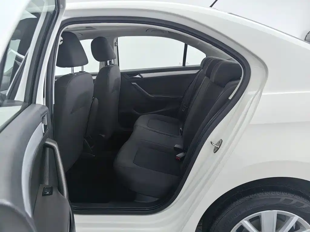 Photo 15 - Volkswagen Jetta