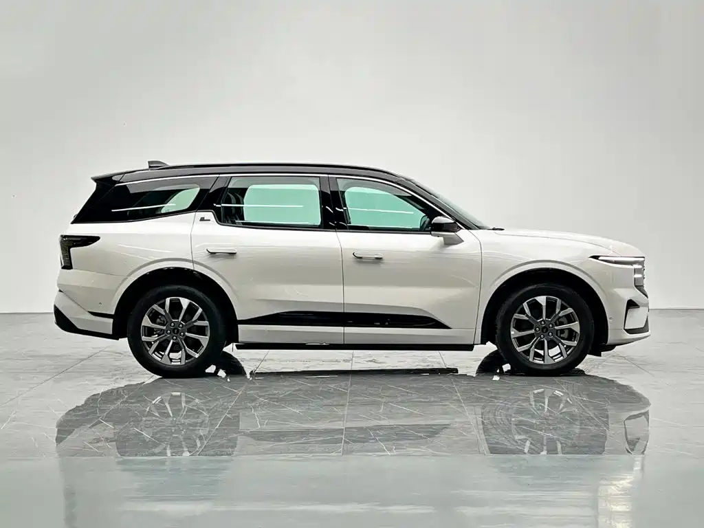 Фото 7 - Ford Edge