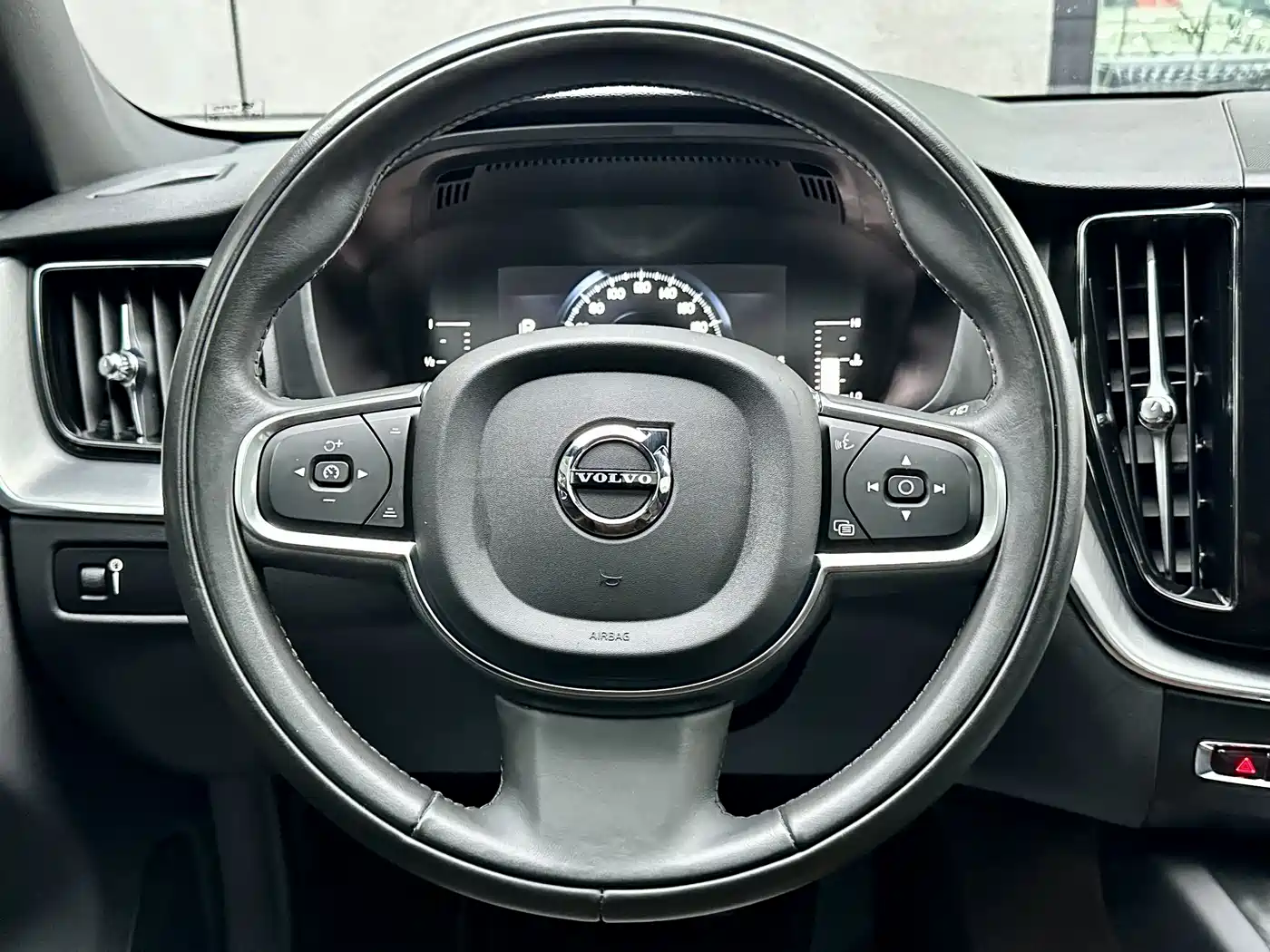 Фото 15 - Volvo XC60