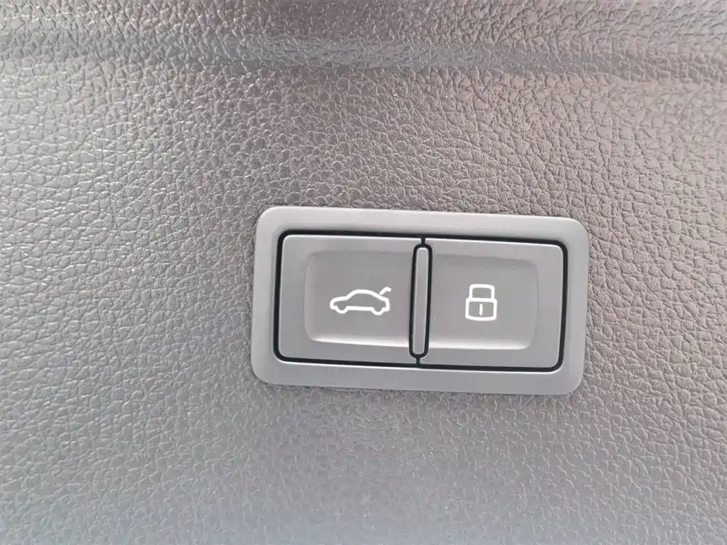 Фото 24 - Audi Q5L