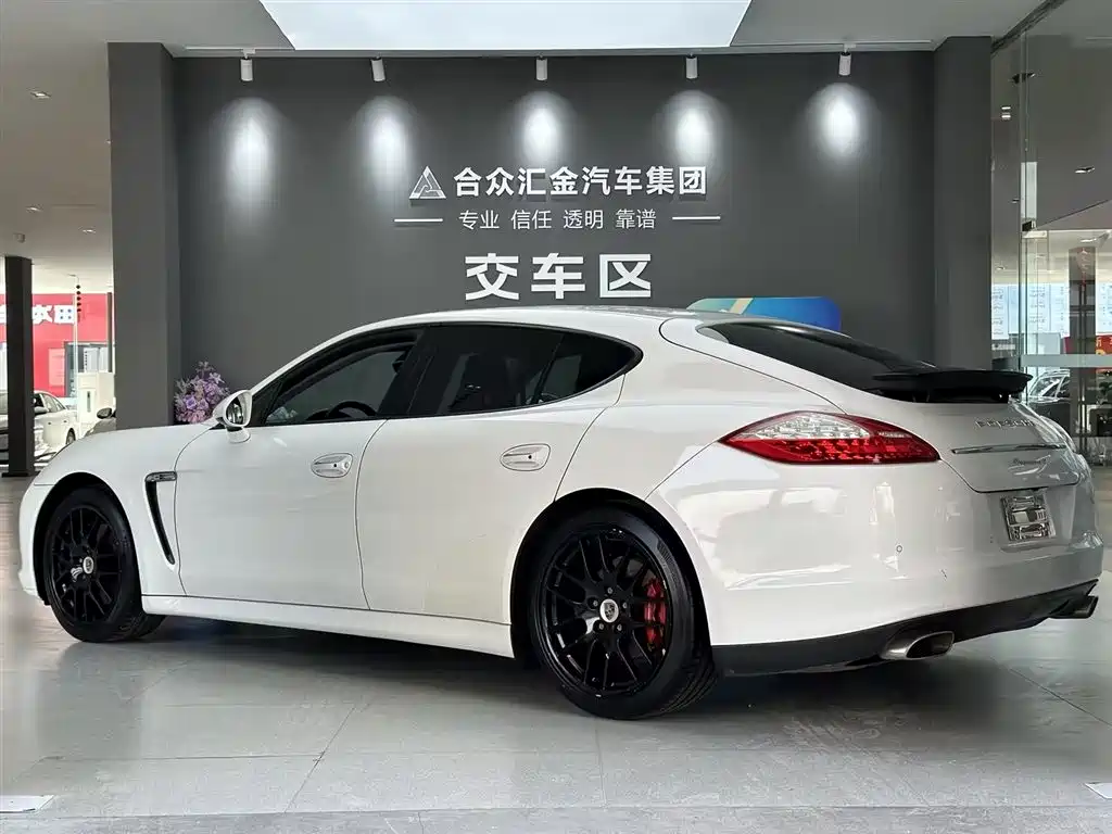 Porsche Panamera 2010 Panamera 4 3.6L фото 4