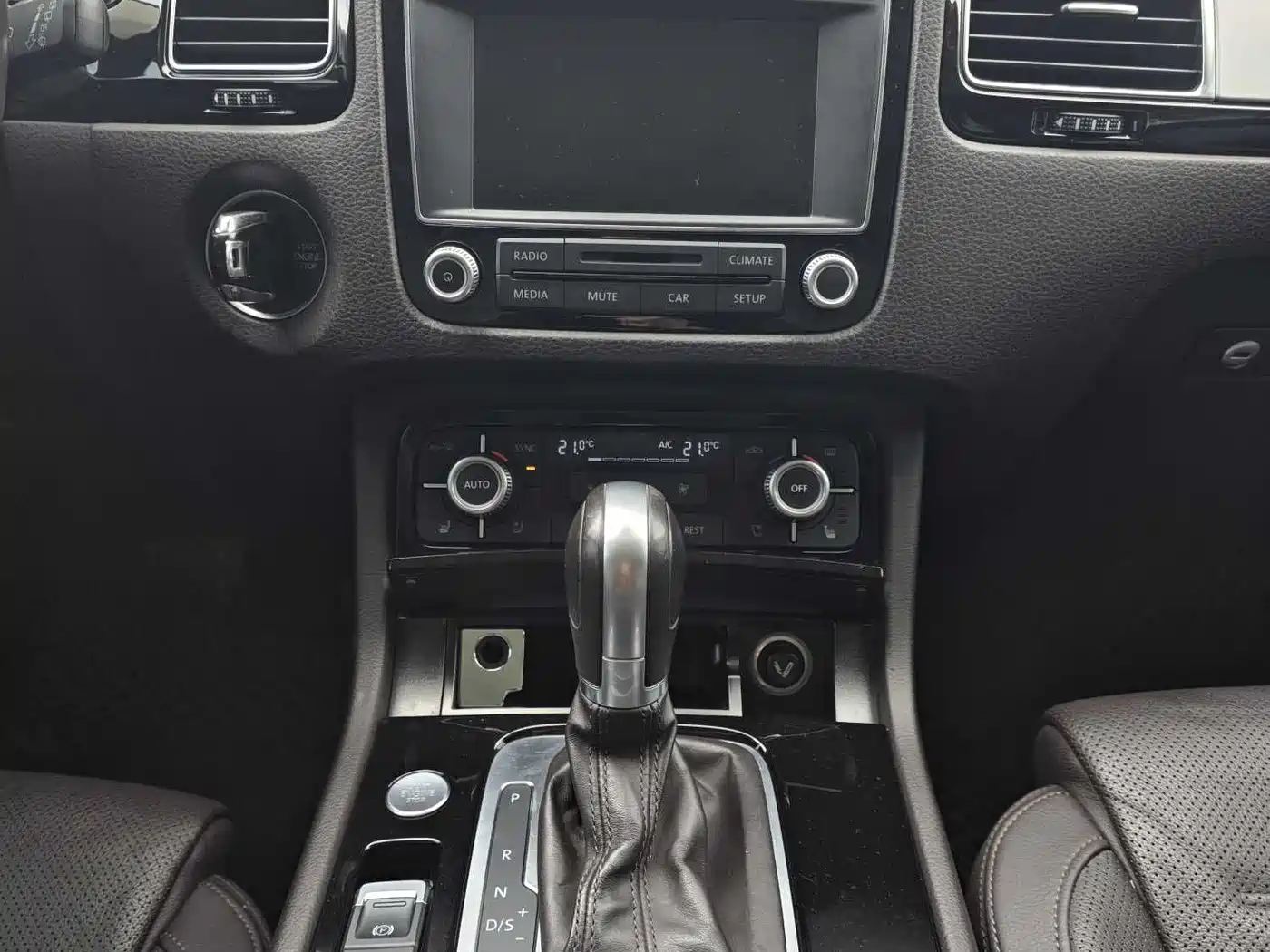 Volkswagen Touareg 2017 3.0TSI Explorer Edition фото 18