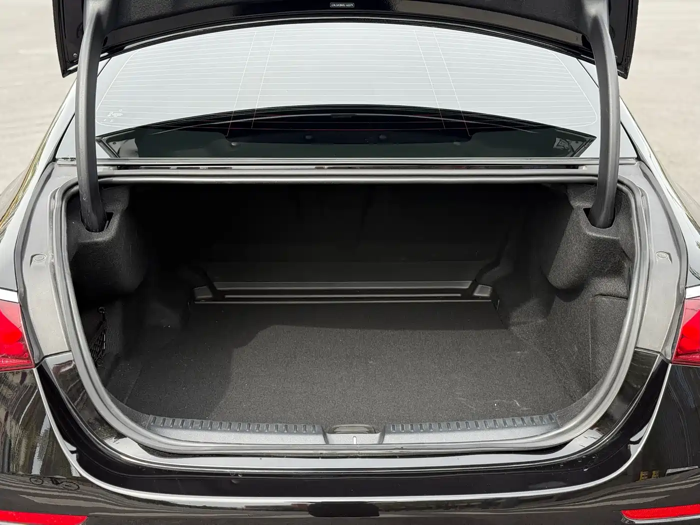 Mercedes-Benz E-Class 2025 E 300 L Luxury фото 21