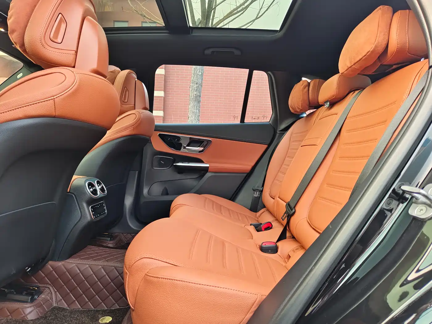 Mercedes-Benz GLC 2023 GLC 300 L 4MATIC Sport 5-Seater фото 21