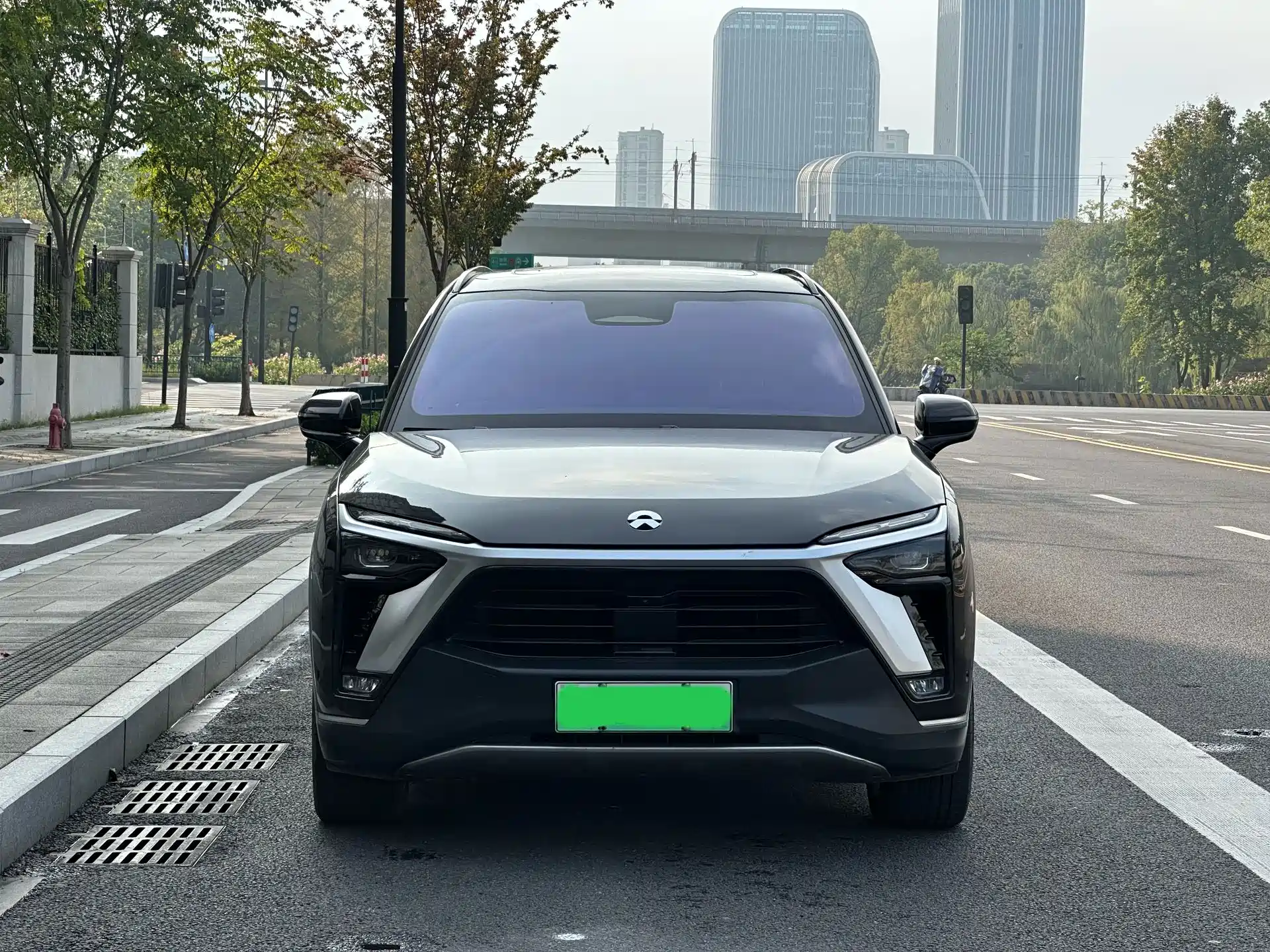 Фото 2 - NIO ES8