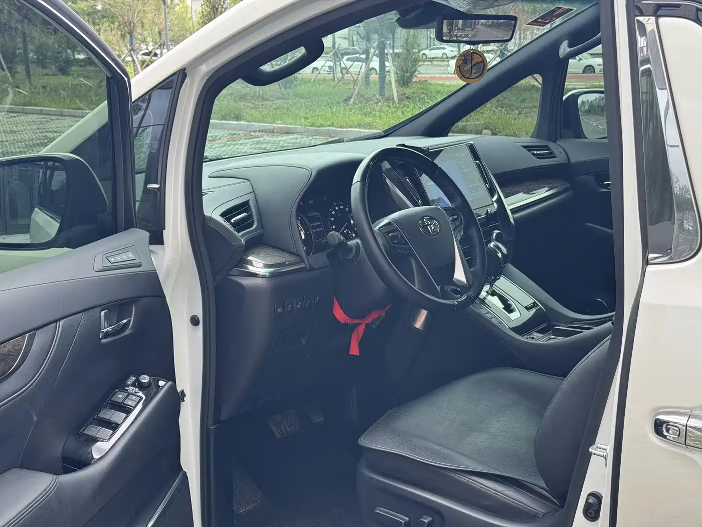 Toyota Alphard 2021 Hybrid 2.5L Premium фото 6