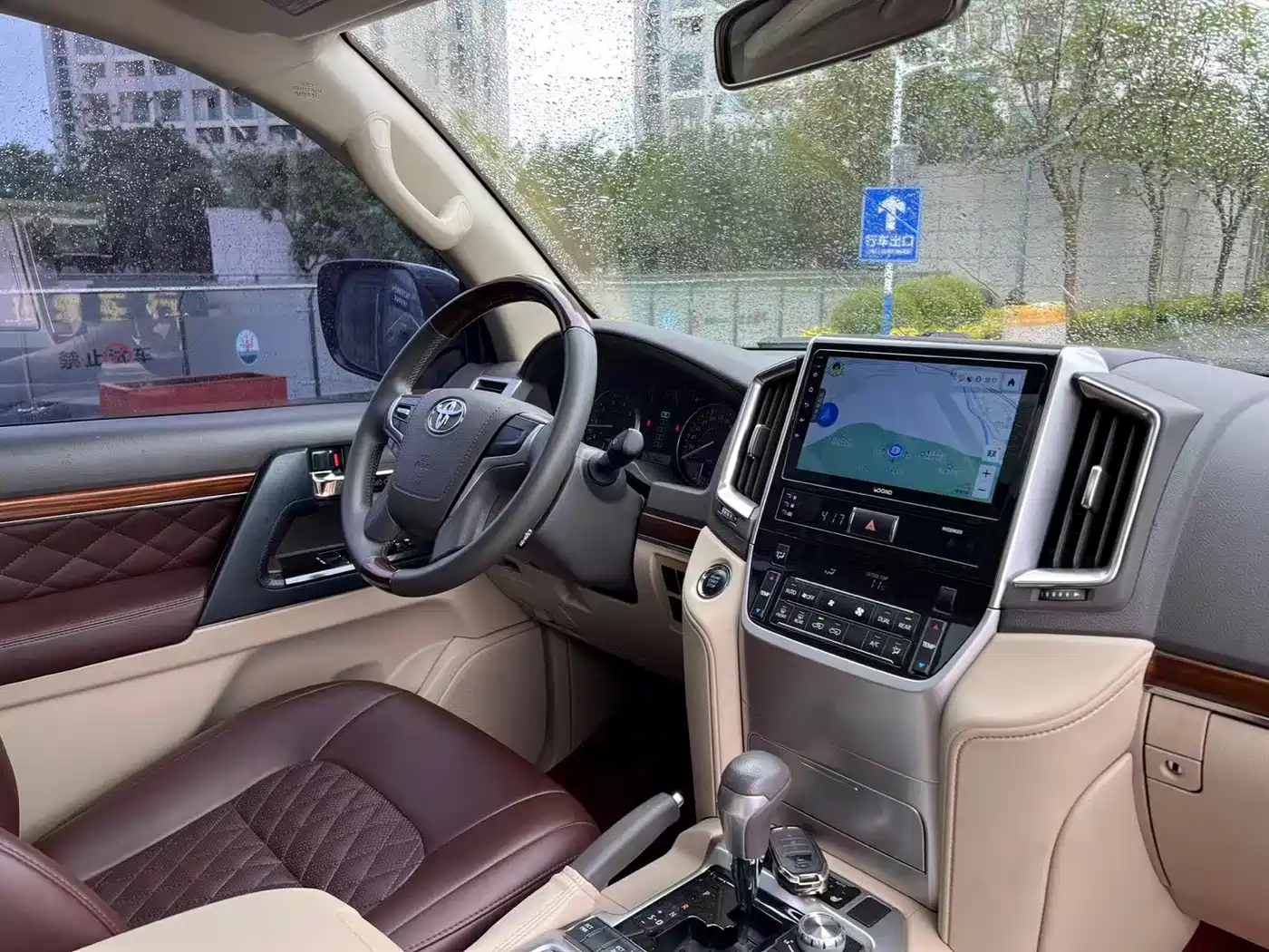 Toyota Land Cruiser (Import) 2015 4.6L V8 Middle East Limited Edition фото 18
