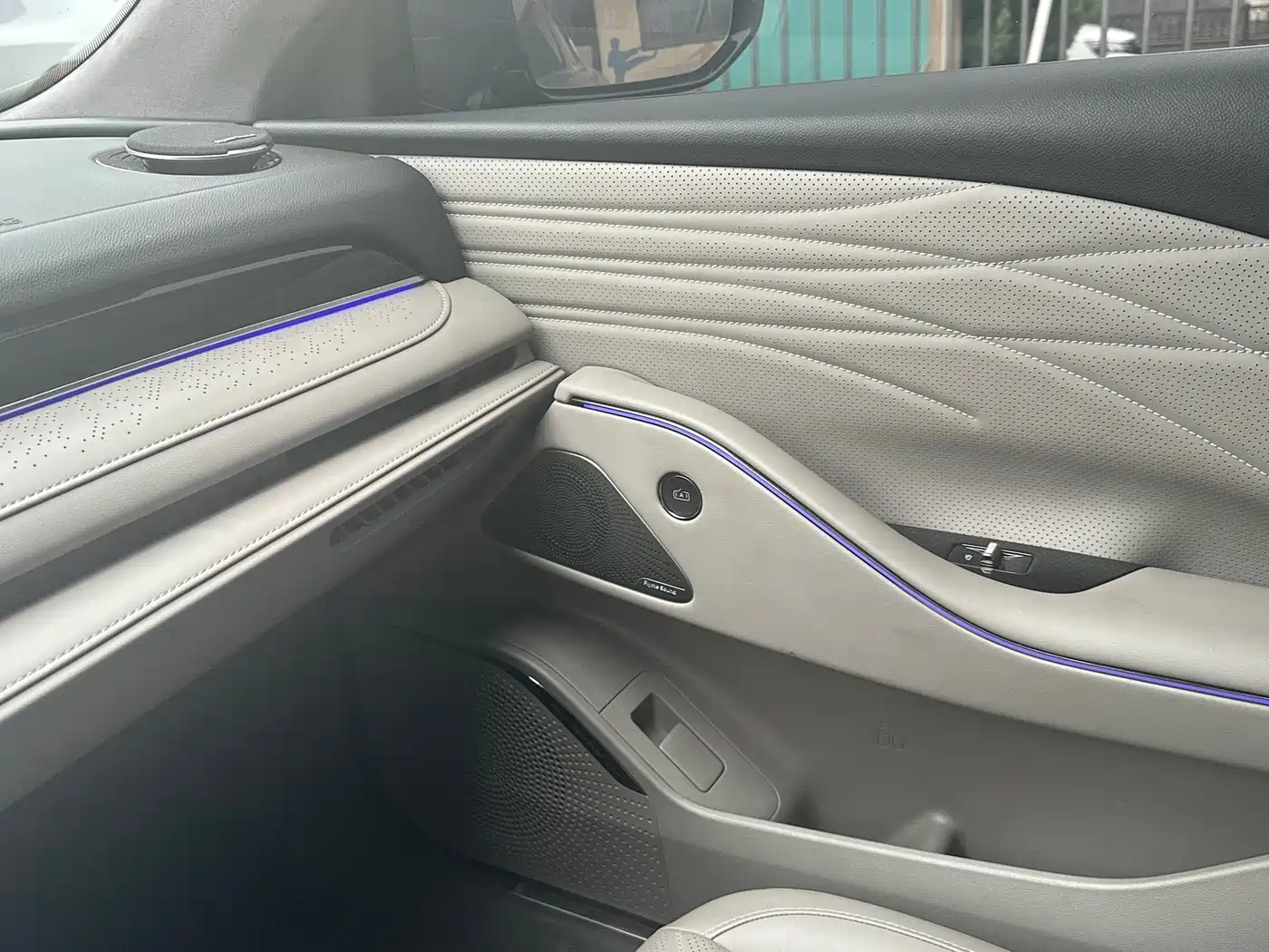 Geely Galaxy Galaxy Xingyao 8 2025 130km EM-i Premium Edition фото 17