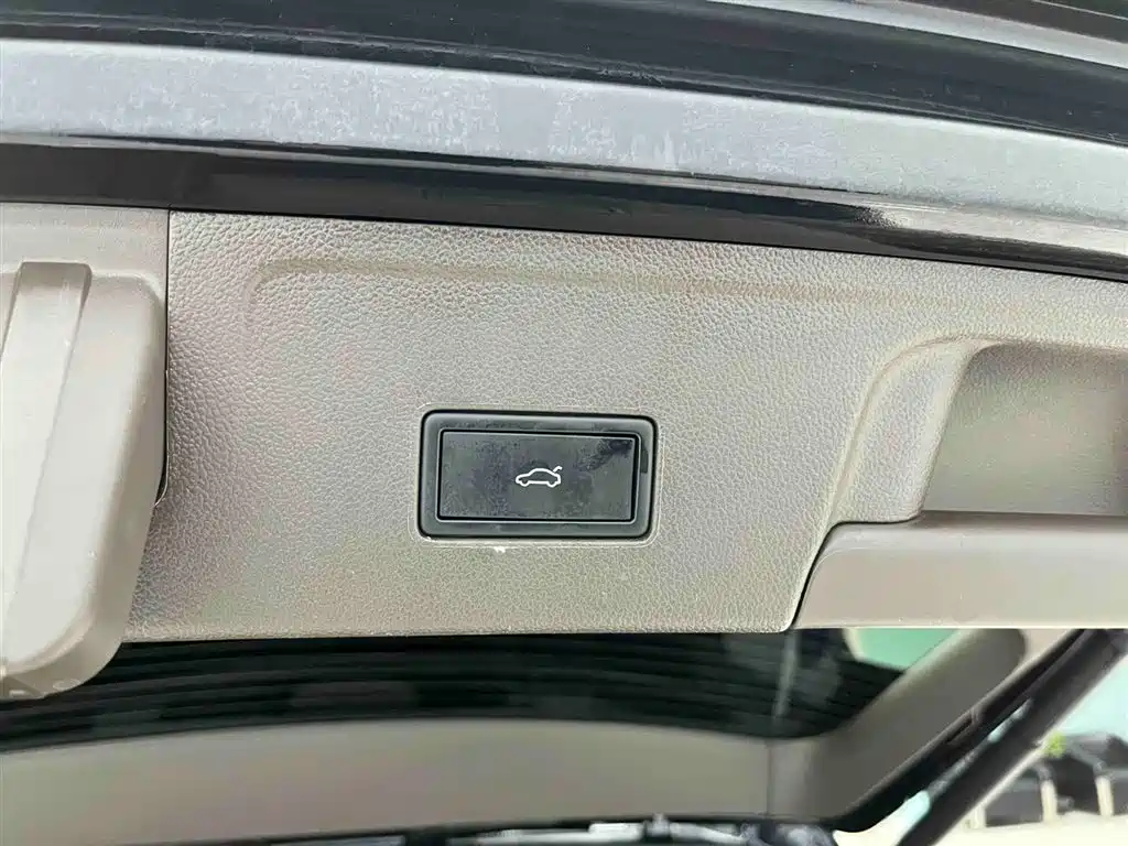 Volkswagen Viloran 2024 380TSI Executive Edition фото 17