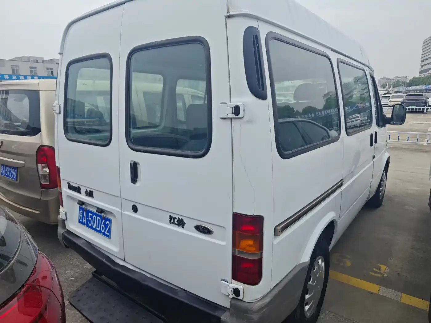 Ford Classic Transit 2015 2015 2.8T Diesel Short Wheelbase 6-Seater Mid-Roof MPV JX493ZLQ4