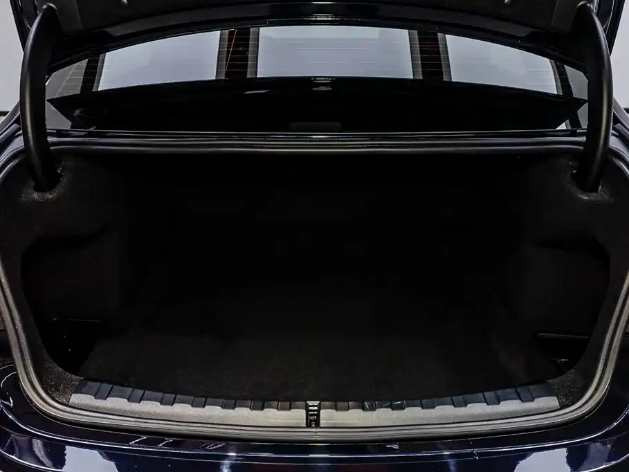 BMW 3 Series 2023 325Li M Sport Package фото 24