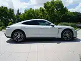 Photo 16 - Porsche Taycan