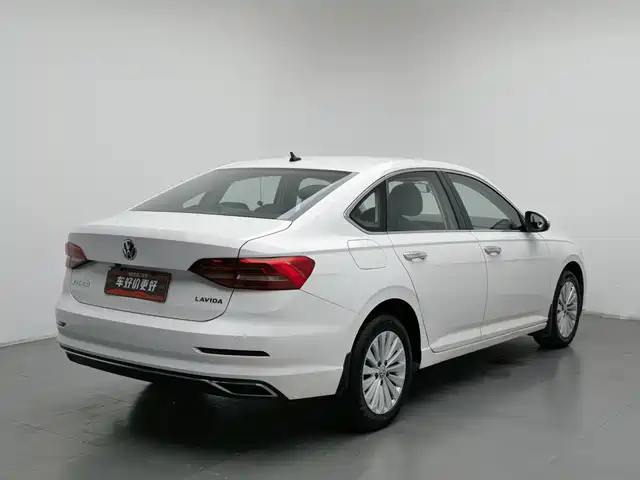 Volkswagen Lavida 2019 1.5L Automatic Comfort Edition China VI — фото 2