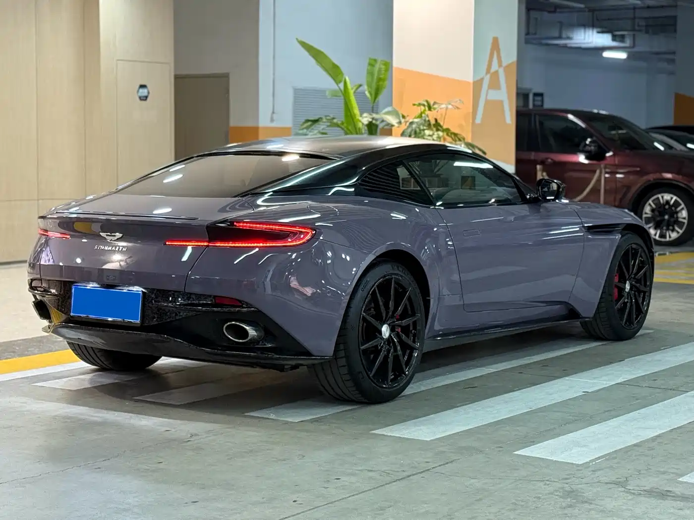 ASTON MARTIN DB11