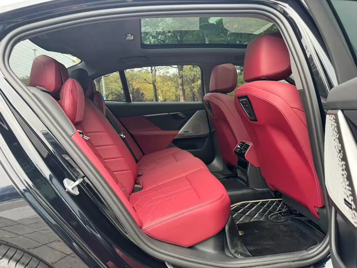BMW 5 Series 2025 530Li Leading M Sport Package фото 6