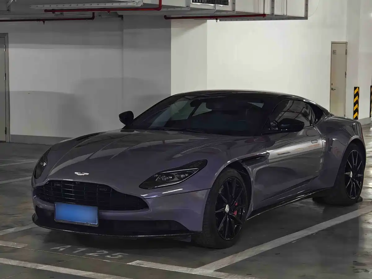 ASTON MARTIN DB11