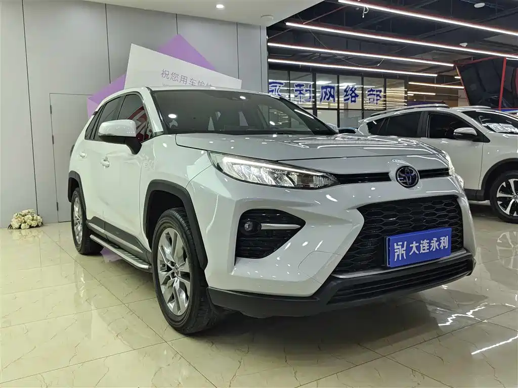 Toyota Wildlander 2022 2.0L CVT FWD Luxury Edition фото 3