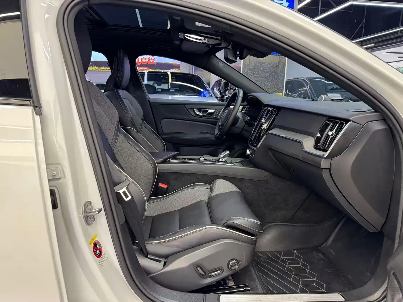 Volvo S60 2024 2025 B5 Elegance Sport Edition