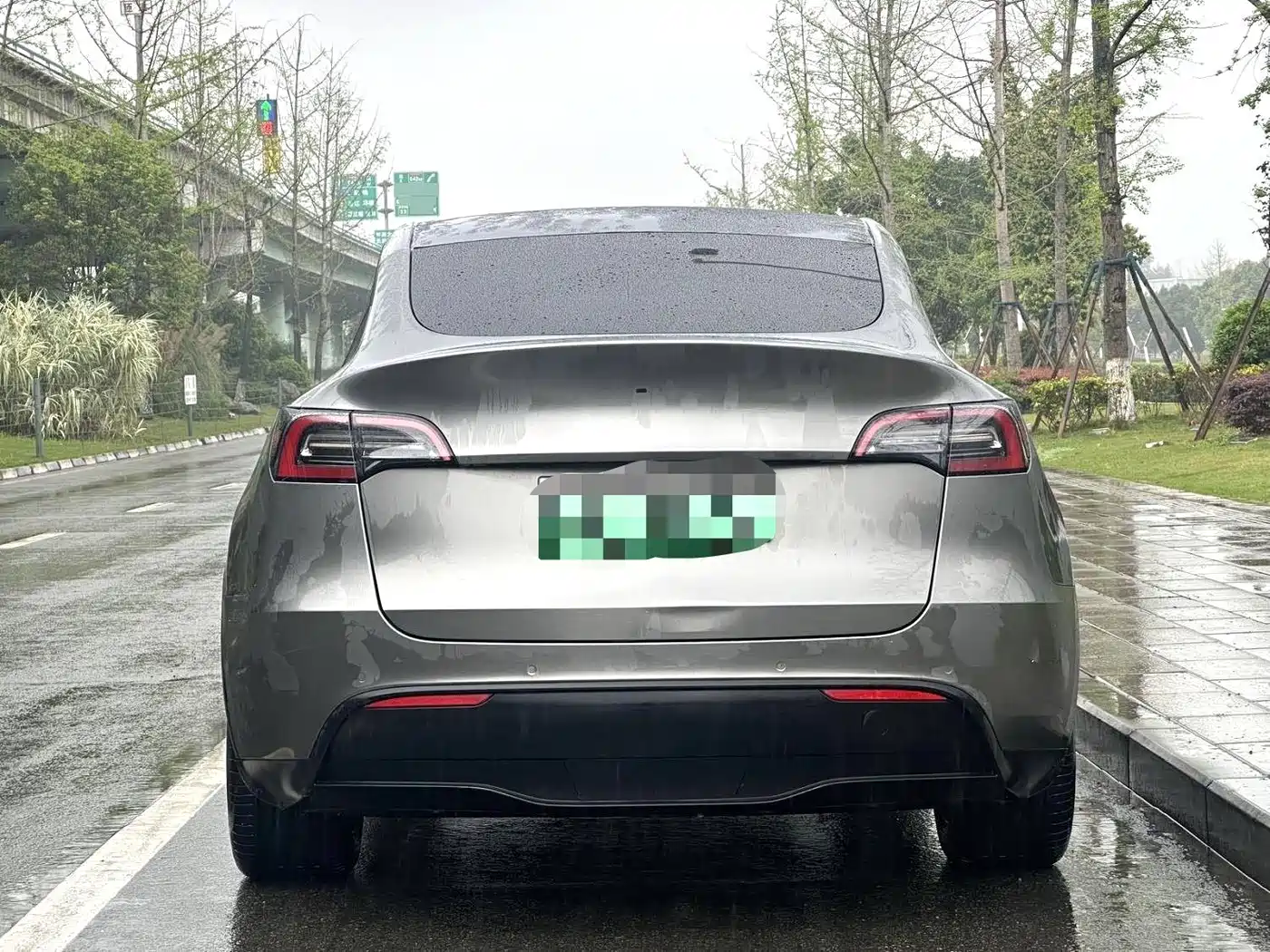 TESLA MODEL Y