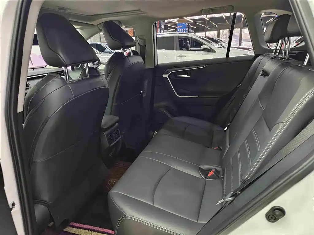 Toyota Wildlander 2022 2.0L CVT FWD Luxury Edition фото 10
