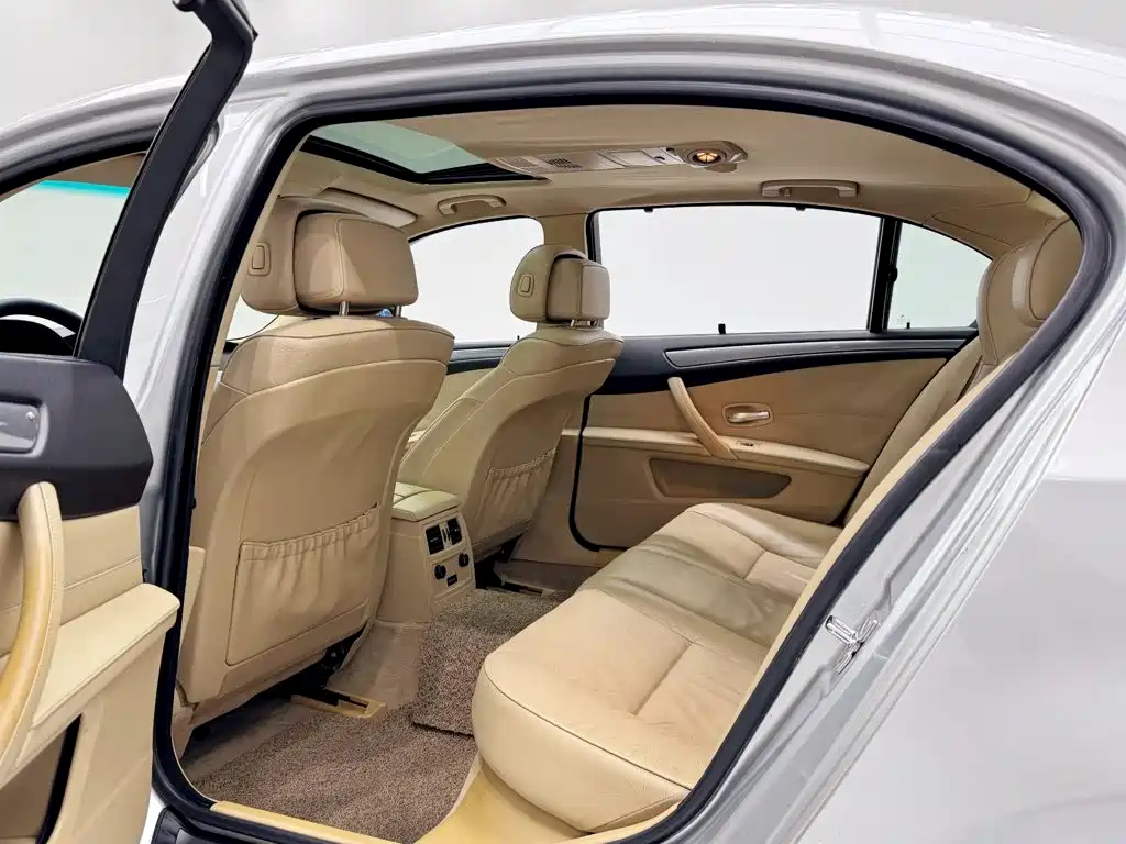 Photo 8 - BMW 5 Series