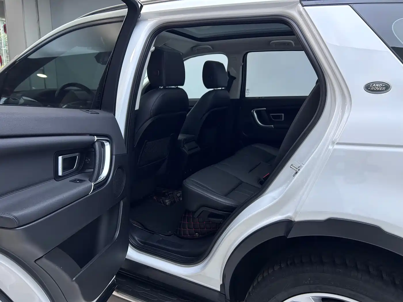 Land Rover Discovery Sport 2018 240PS HSE Edition фото 9