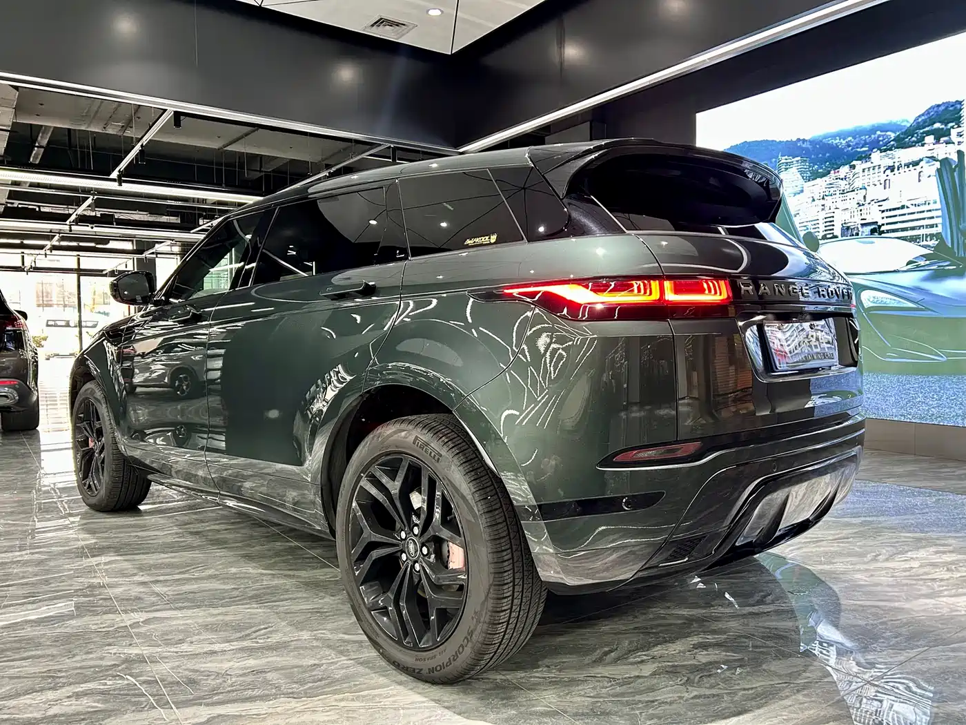 Land Rover Range Rover Evoque 2022 Range Rover Evoque L 249PS R-Dynamic Luxury Edition фото 7