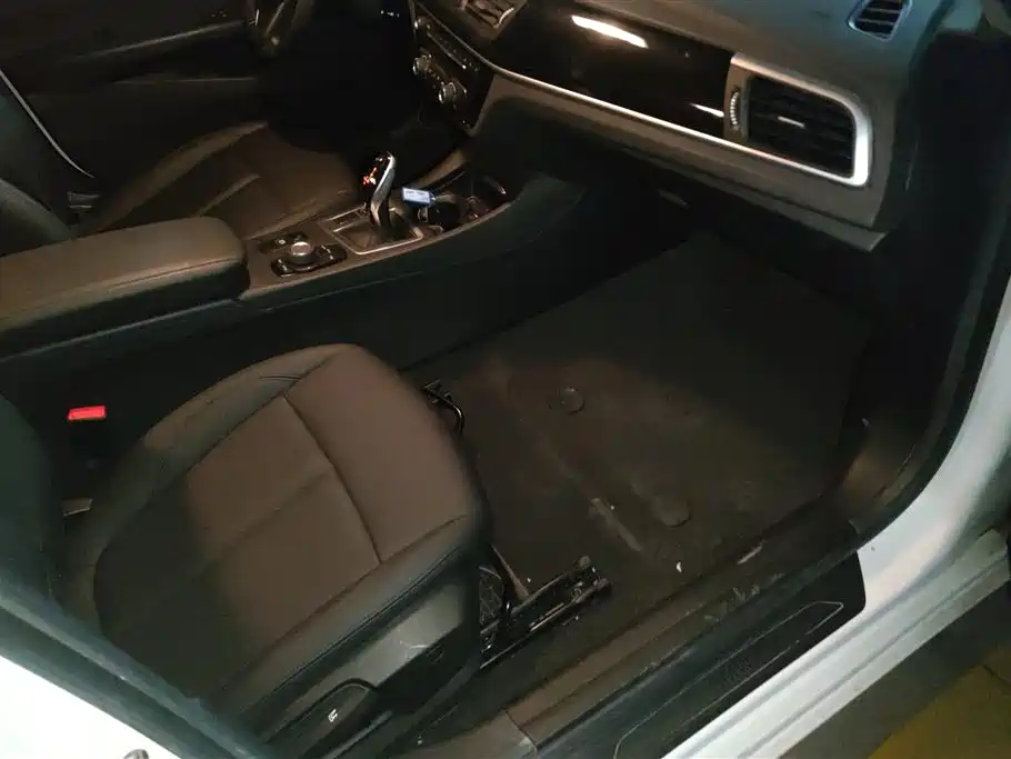 BMW 1 Series 2018 Facelift 118i Sport фото 8