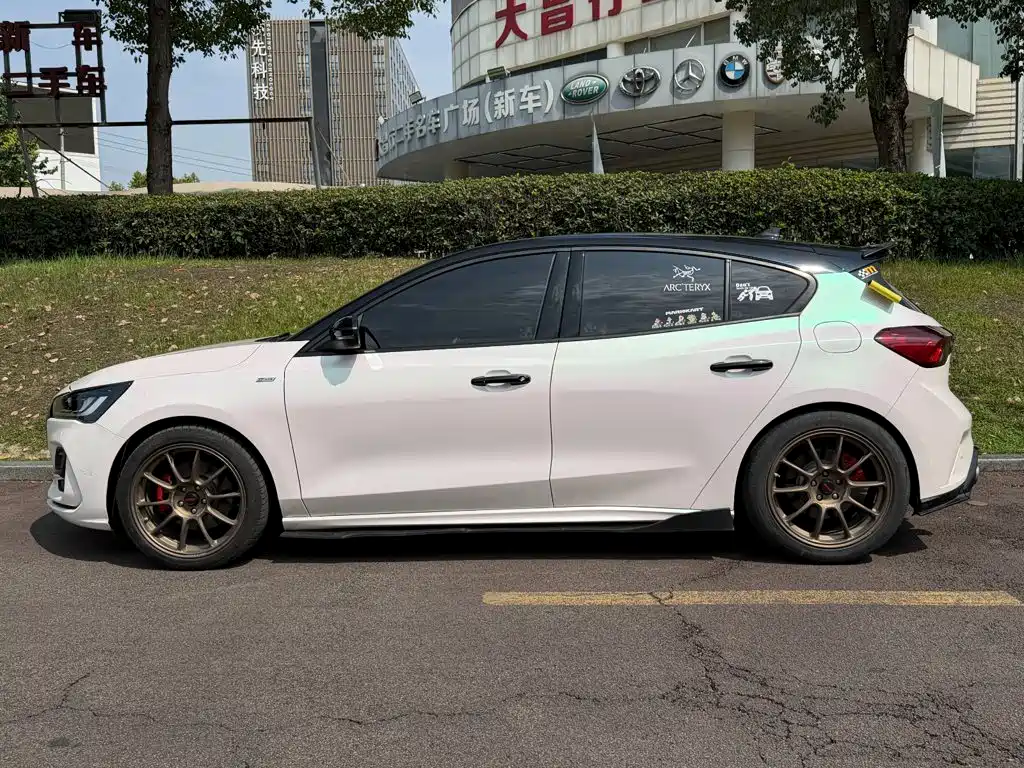 Ford Focus 2023 2022 Hatchback EcoBoost 180 Automatic ST Line