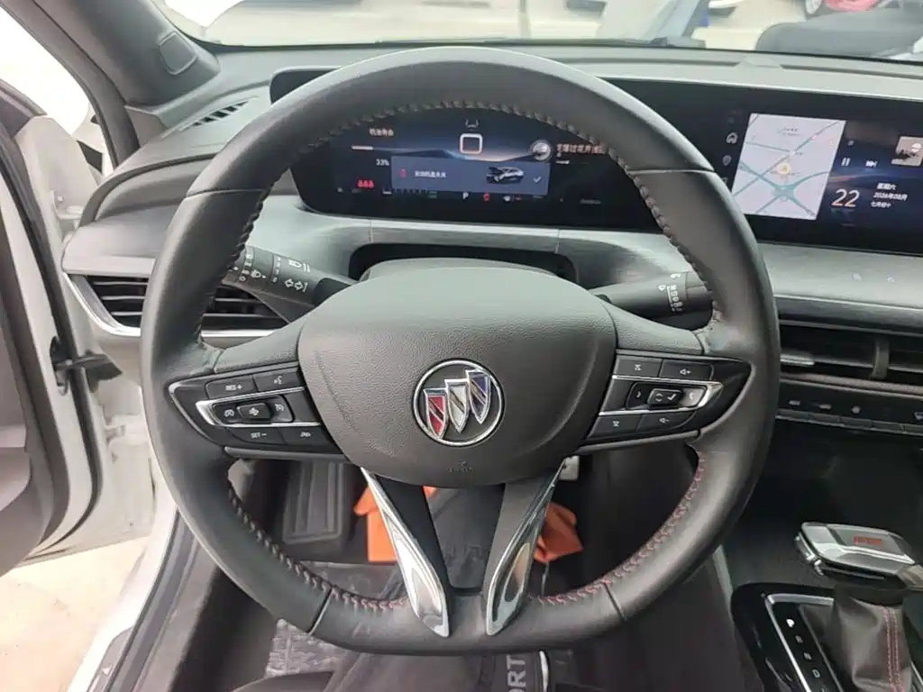 Photo 11 - Buick Verano