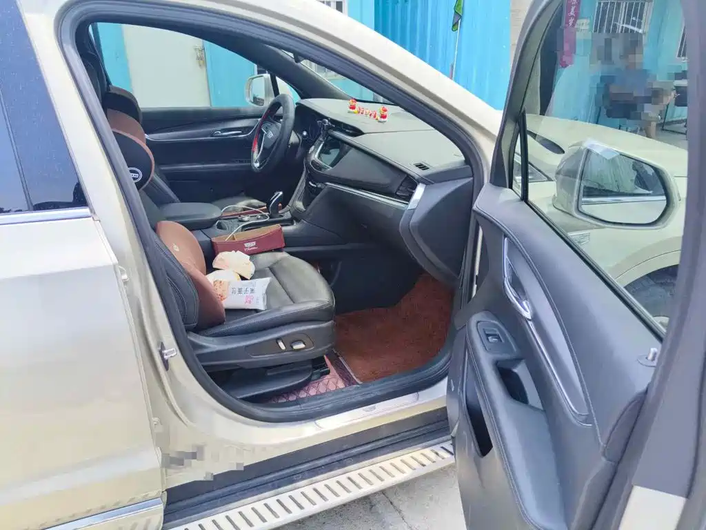 Photo 13 - Cadillac XT6