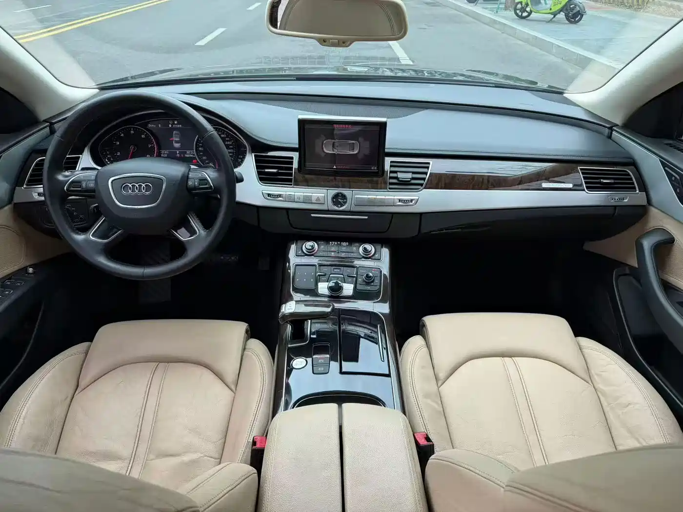 Фото 5 - Audi A8
