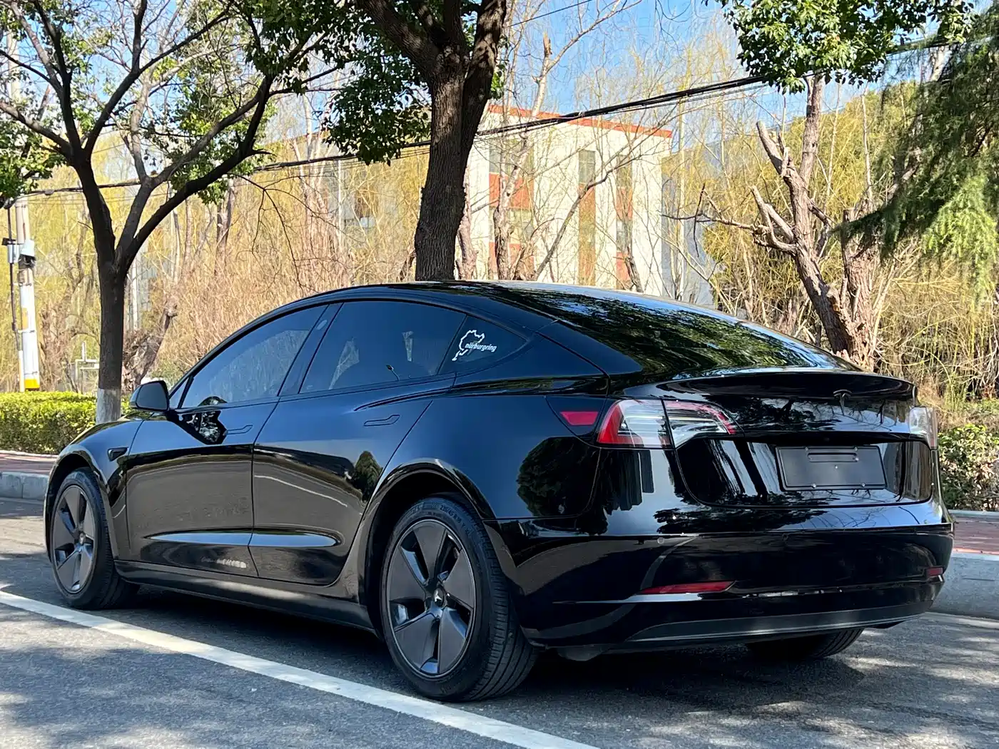 TESLA MODEL 3
