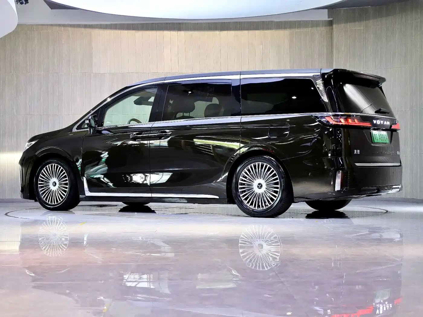 Voyah Auto Voyah Dreamer 2025 PHEV AWD Flagship Kunpeng Edition фото 3