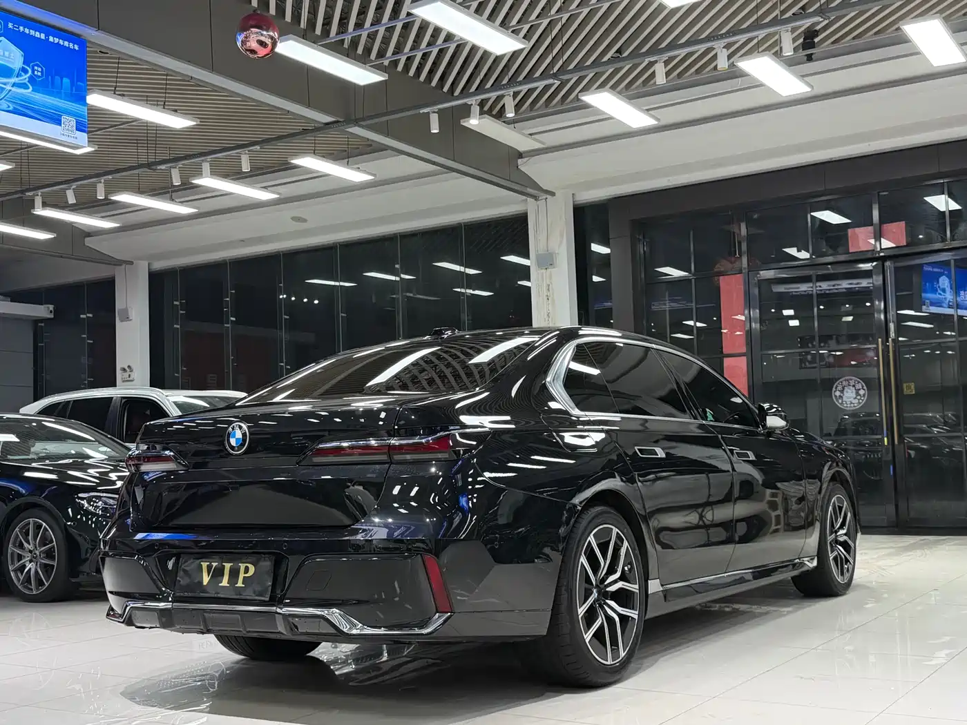 BMW 7 Series 2023 Model 735Li M Sport Package фото 9