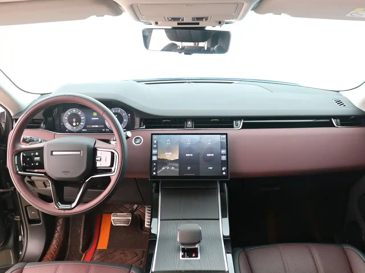 Land Rover Range Rover Evoque 2024 Range Rover Evoque L 249PS Light Master Edition фото 9