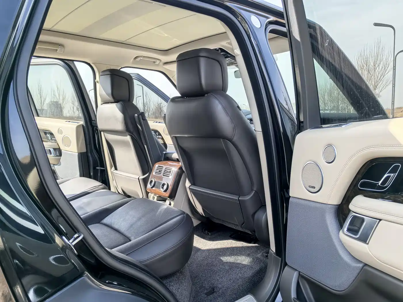Land Rover Range Rover 2021 3.0 L6 Heritage Edition фото 15