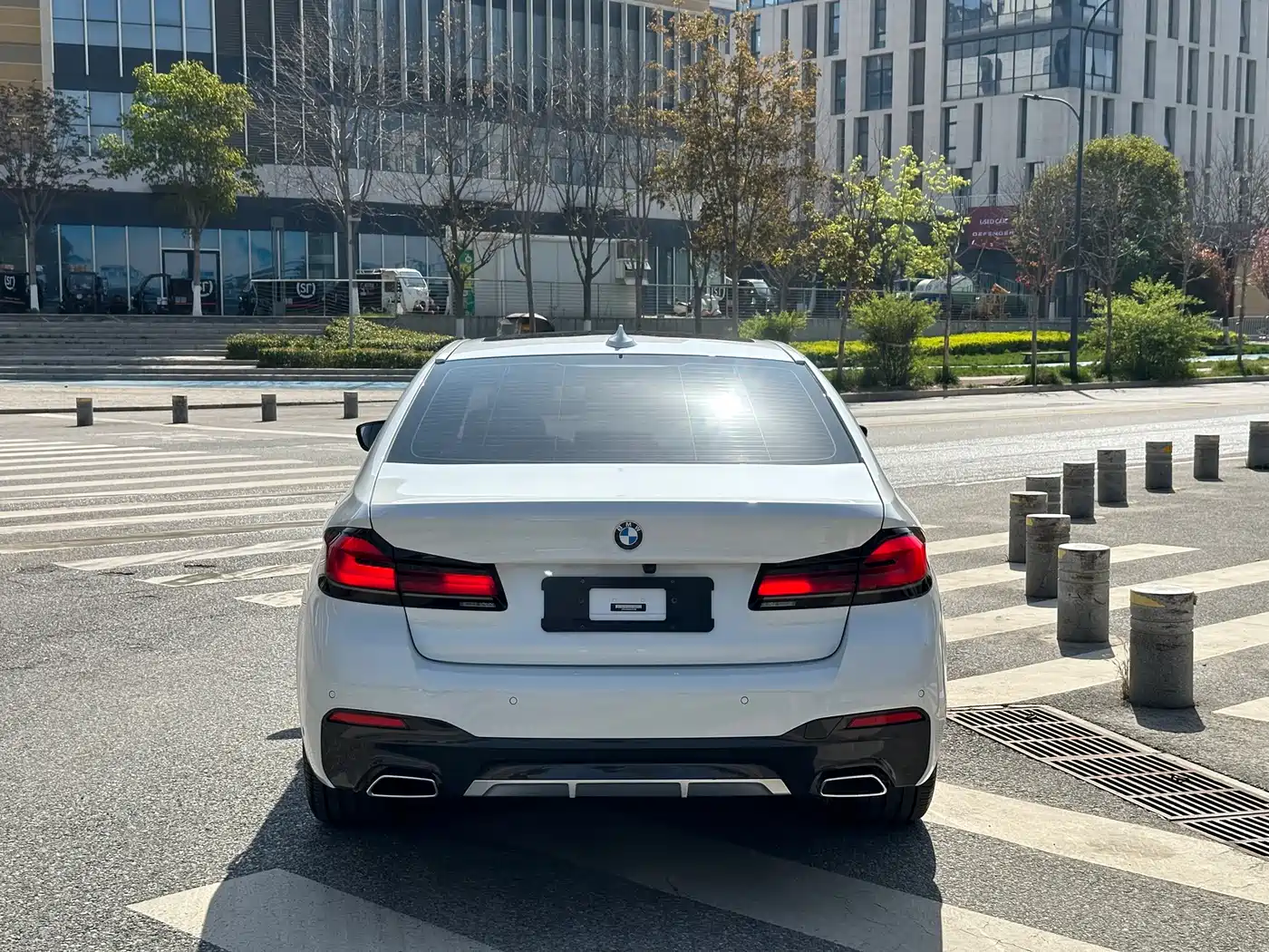 BMW 5 Series 2023 530Li Leading M Sport Package фото 8