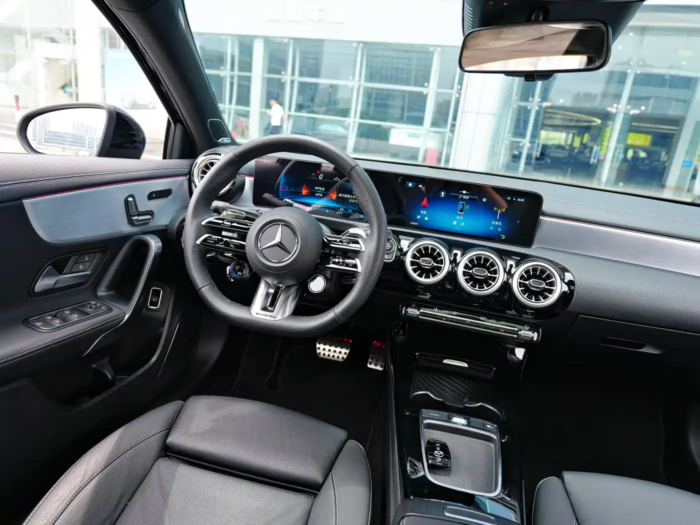 Mercedes-Benz A-Class AMG 2025 Facelift AMG A 35 L 4MATIC фото 6