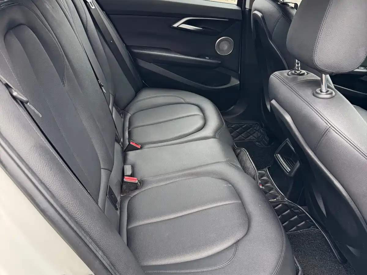 BMW 1 Series 2021 120i M Sport фото 16