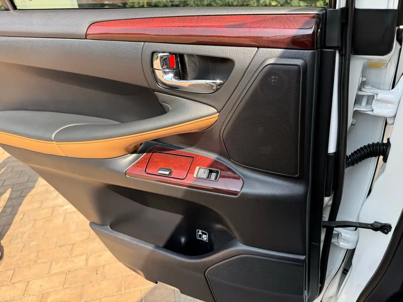 Фото 8 - Lexus LX